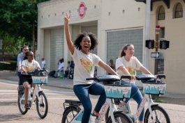 Lyndsey Pender displays a peace sign as she rides with others representing South Memphis to Court Square. (Brandon Dahlberg)
