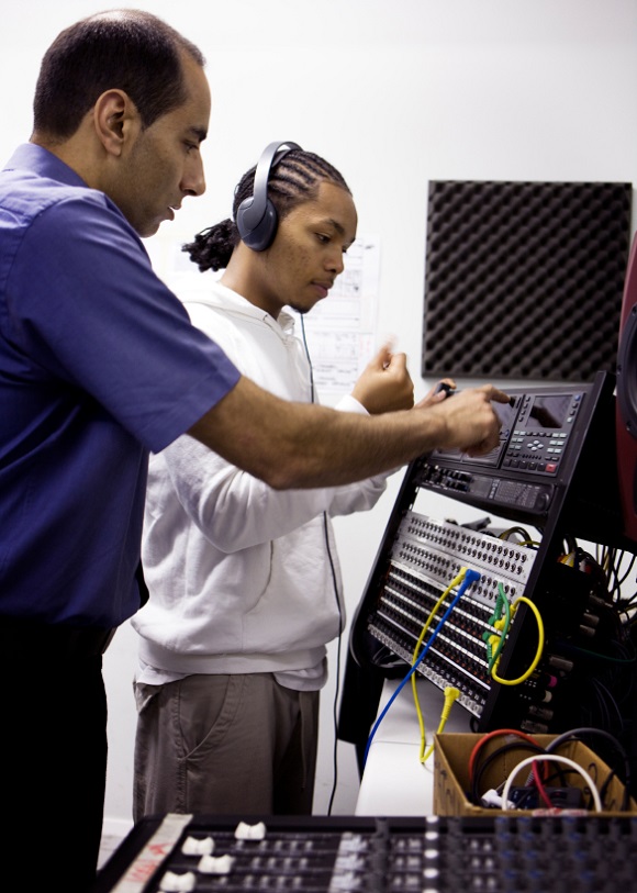 Mentors share hi-tech digital skills with teens in Cloud901, a partly crowdfunded project at the Memphis Public Library