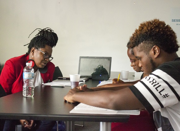 Tonya Dyson goes over social media strategy with high school intern at Memphis Slim House