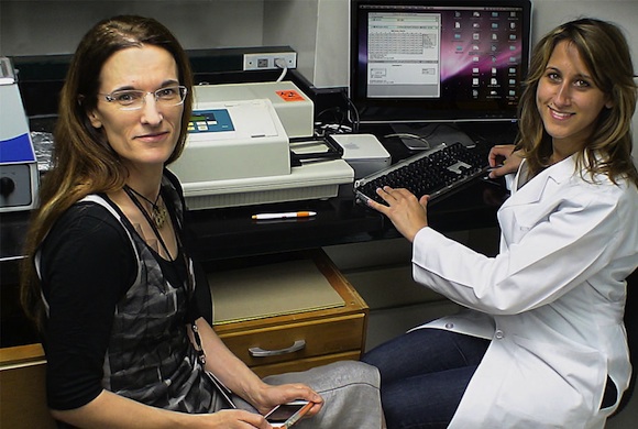 Dr. Gomes-Solecki (left) in her lab at UTHSC