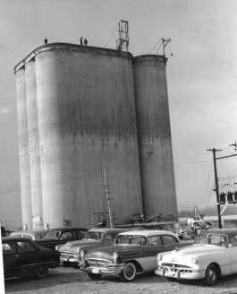 A photo from 1955 of the Norris Grain Co. facilities on President's Island. (University of Memphis)