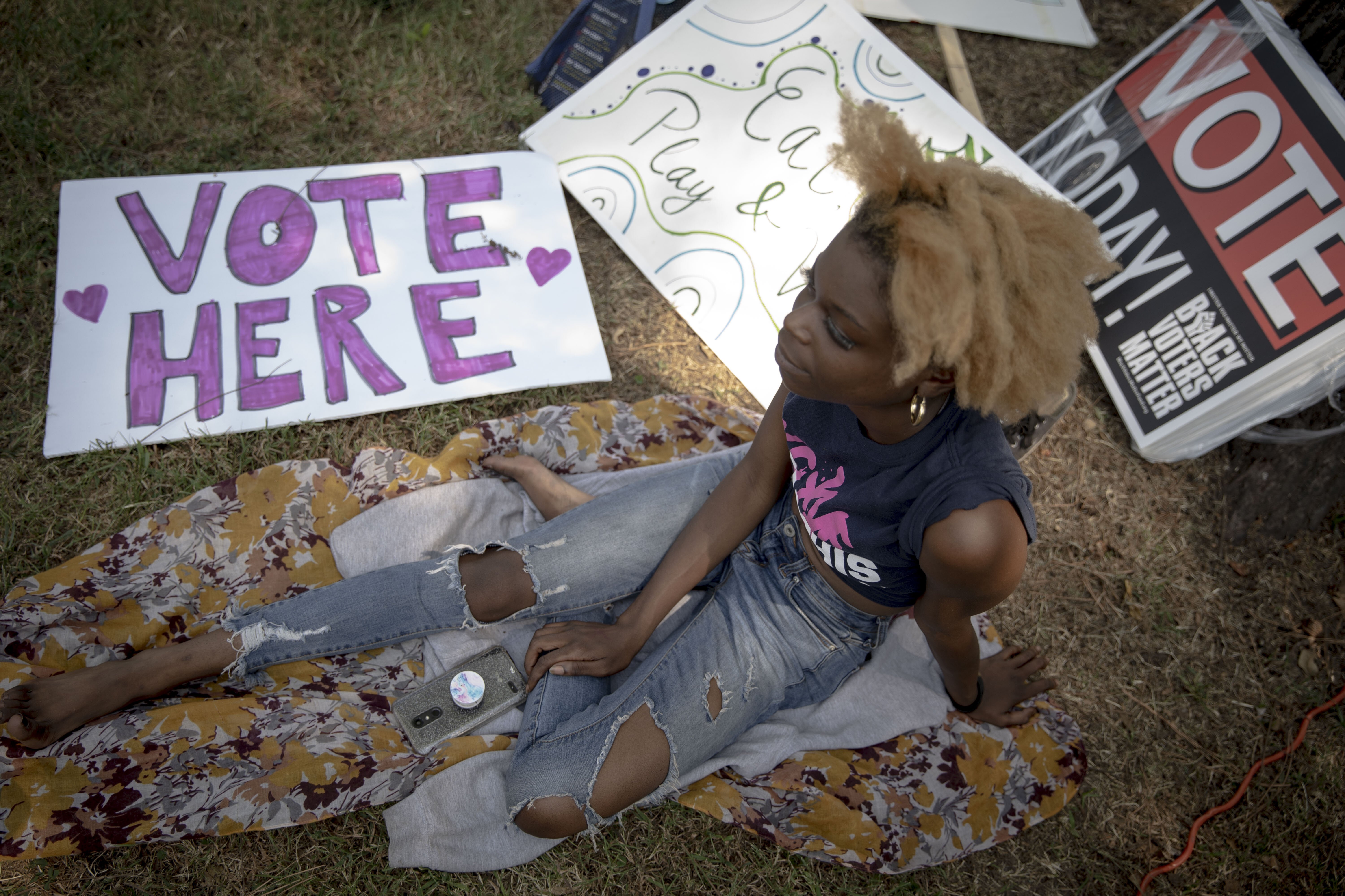 Alandria Ivory, a campaign worker for Memphis for All, takes a break during an early voting event at Glenview Community Center. (Andrea Morales)