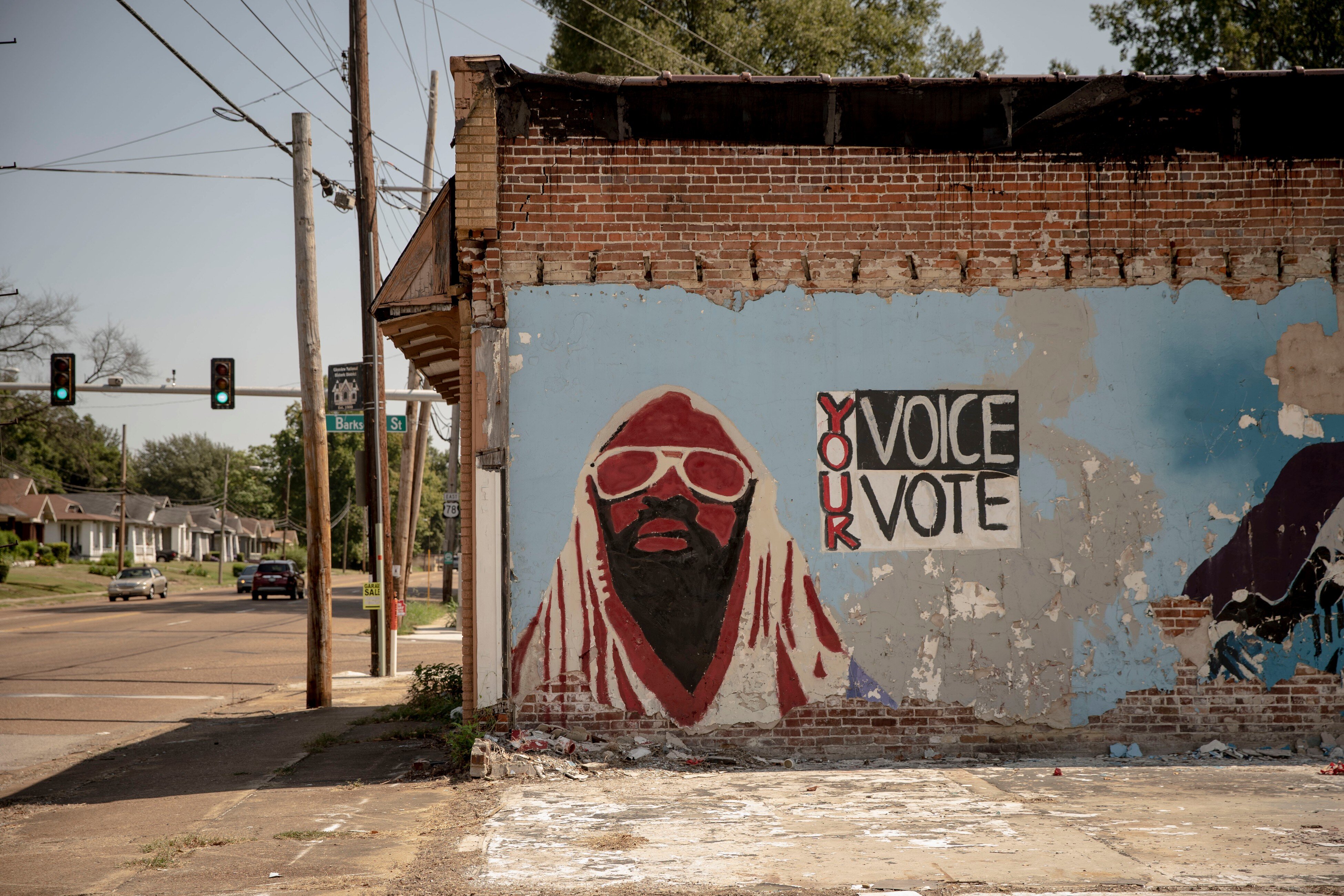 A mural in the Glenview Historic District encourages Memphians to vote. (Andrea Morales)
