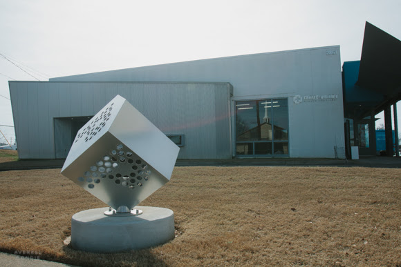 A sculpture by Pete Beeman along the hampline.