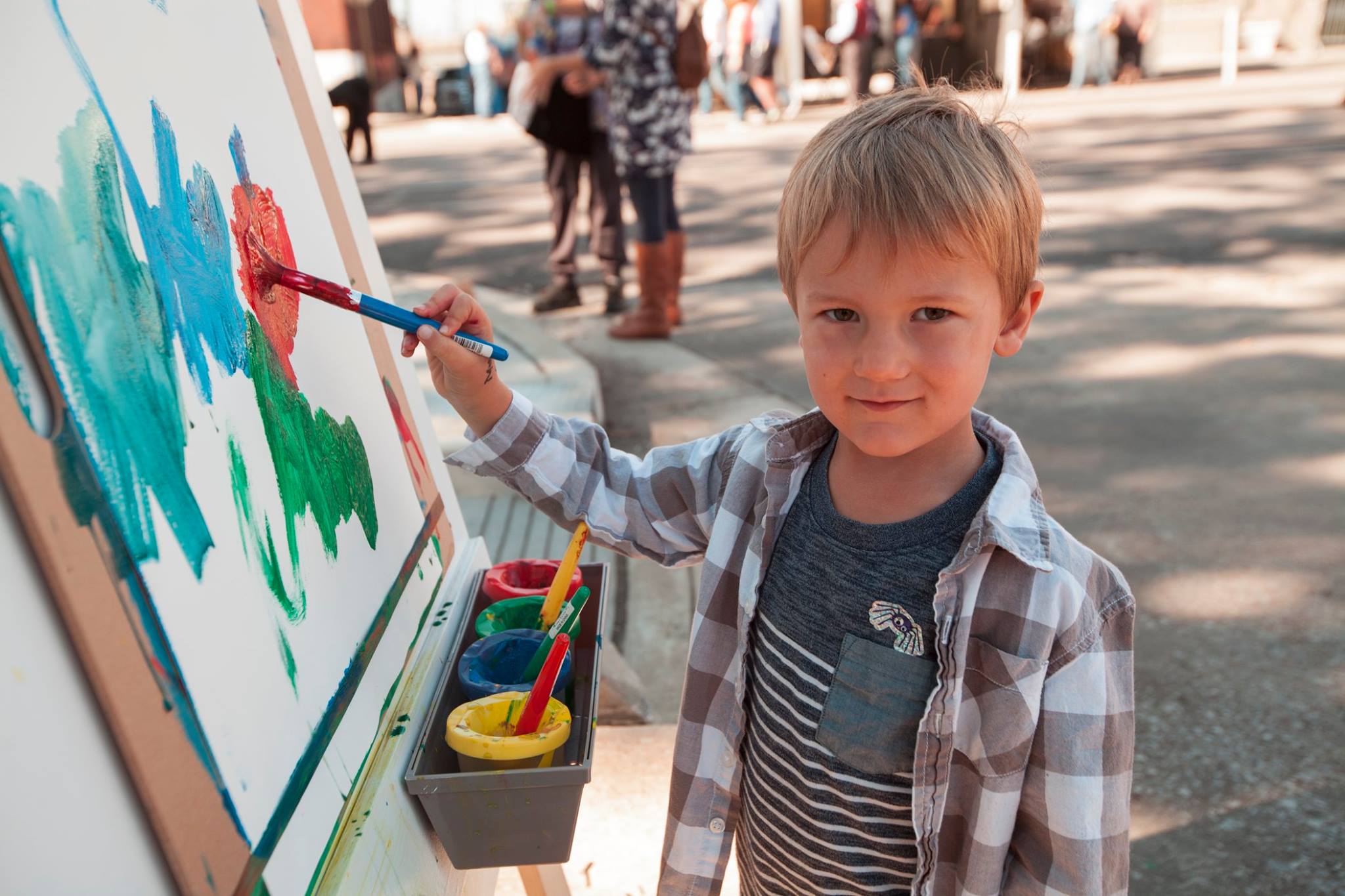 A young artist at the Art Center-led kids section at RiverArtsFest. (Courtesy RiverArtsFest)