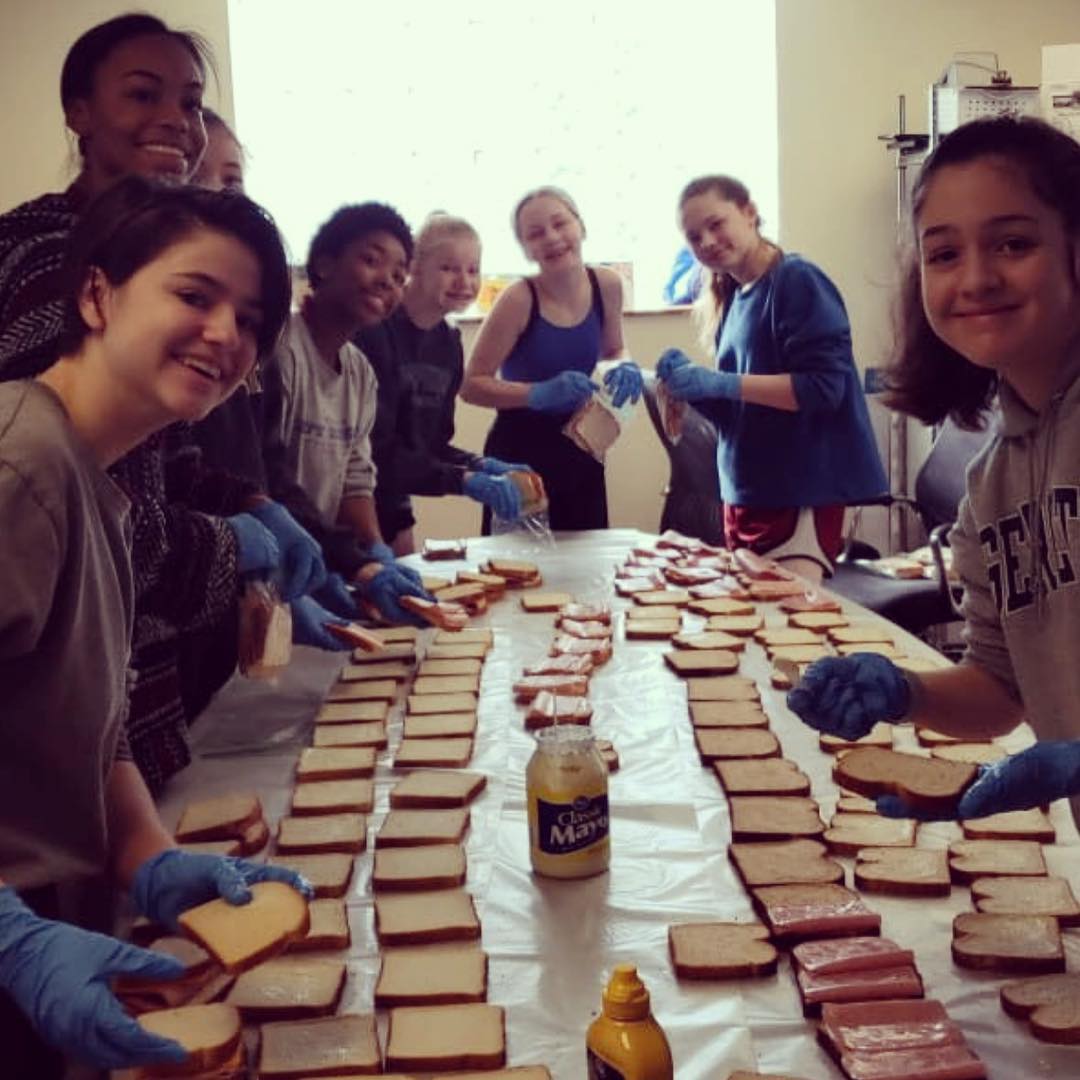 Volunteers with the Mariposas Collective prepare sandwiches to share with migrants traveling through Memphis from detention sites at the U.S./Mexico border. (Mariposas Collective)