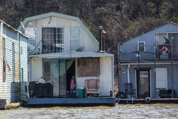 South Memphis house boat