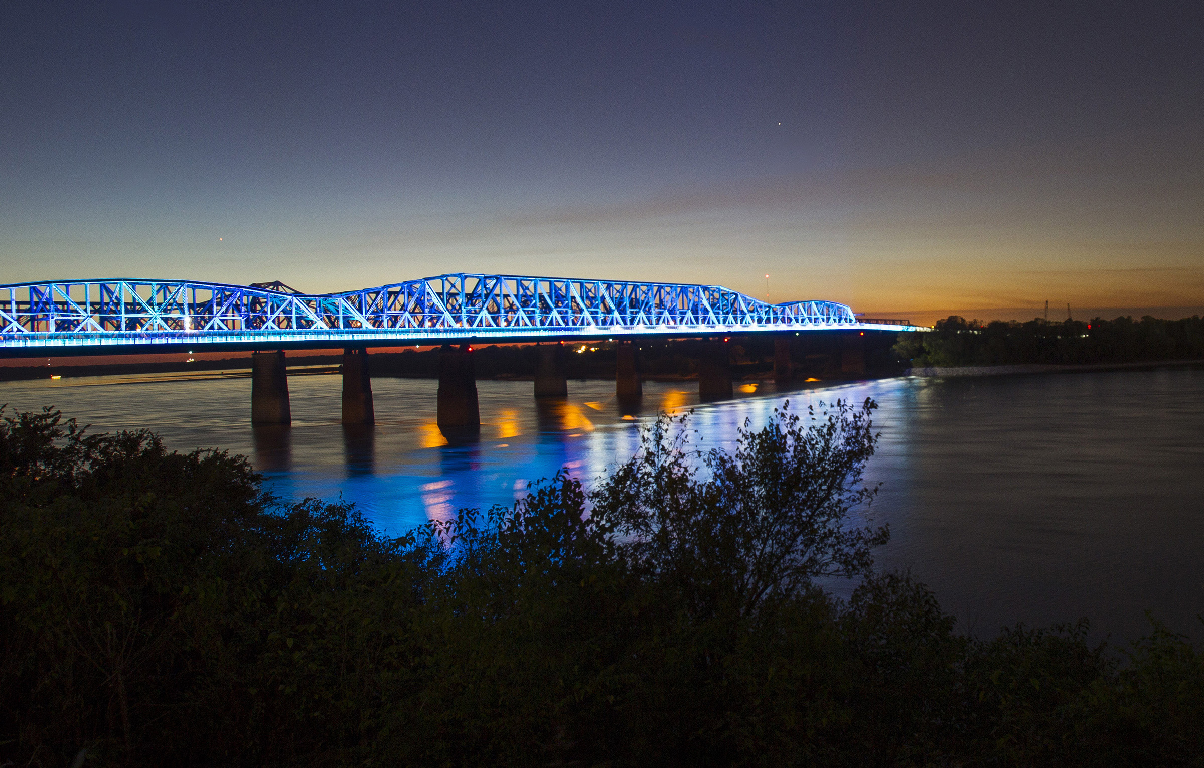 When the bridge closes to pedestrians at dusk, they can watch a light show from the riverbank.
