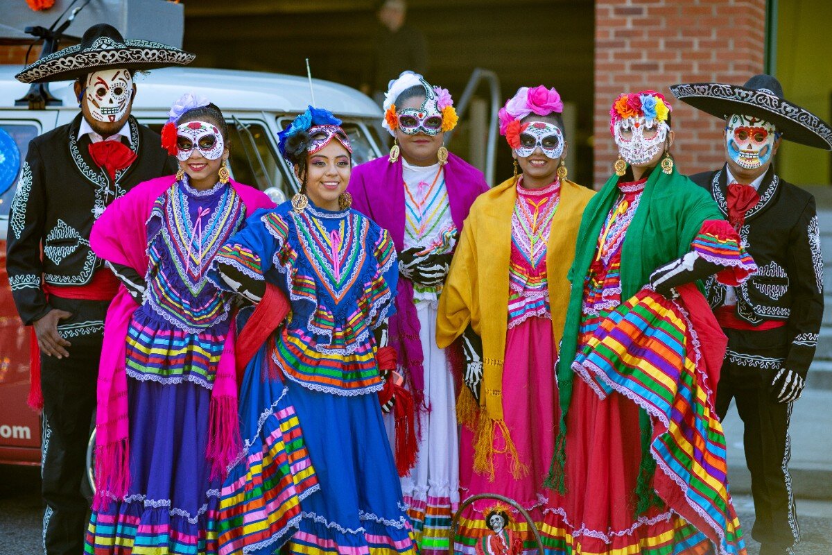 Members of Ballet Folklórico Herencia Hispana gathering before the parade in 2019 Dia de los Muertos parade. (Memphis Brooks Museum of Art)