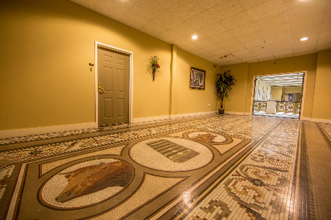 The original floor of the hotel/apartment building where cotton was sold and traded. 