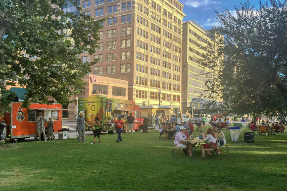 At Fourth Bluff Fridays events, live music and food trucks fill the underused Memphis Park. 