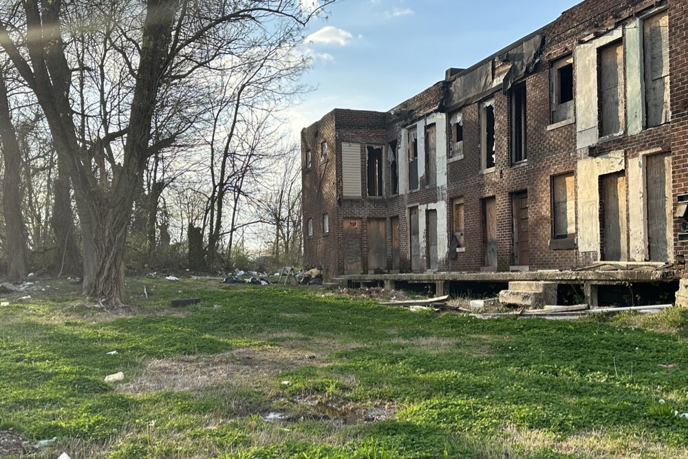 Community Correspondent Tafui Owusu documented blight in Uptown on a sunny day in March 2023.