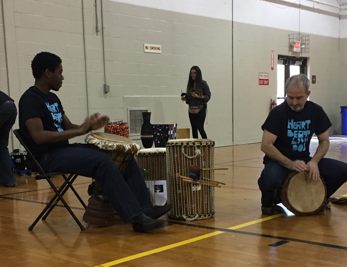 Musicians with Memphis Heartbeat-Latidos Community Project play Afro-Brazilian songs for children and parents at Desayuno Con Libros. (Jonathan Rosales)