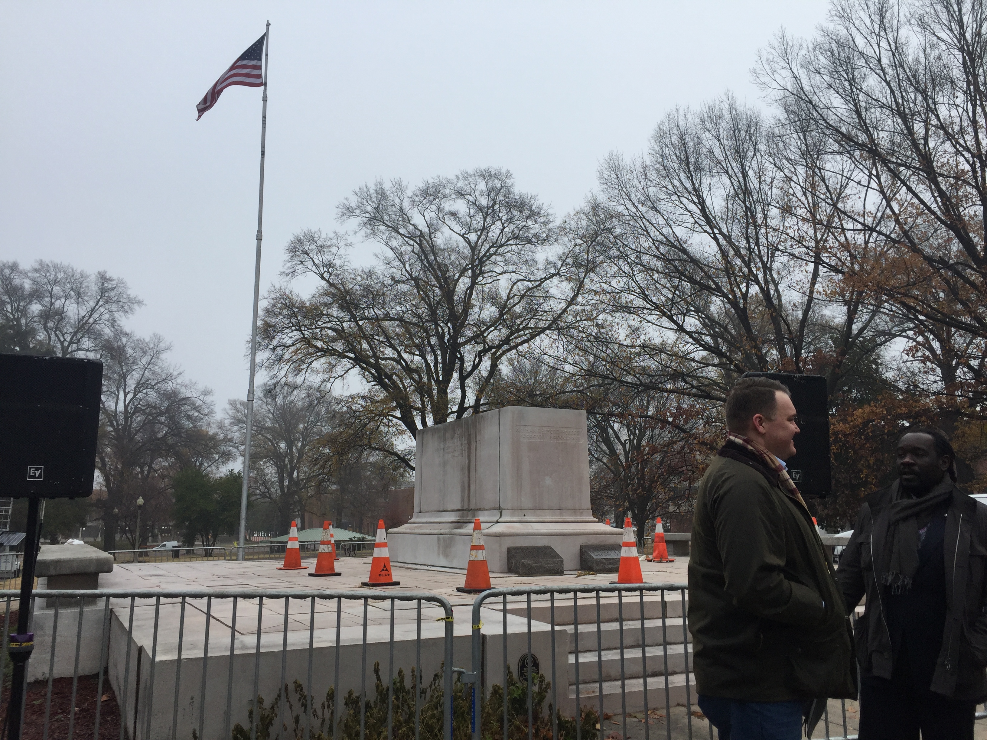 An empty pedestal the morning of December 21. (Dylan Sandifer)