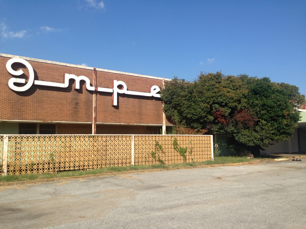 When it first opened, Imperial Lanes boasted a restaurant and a childcare facility.