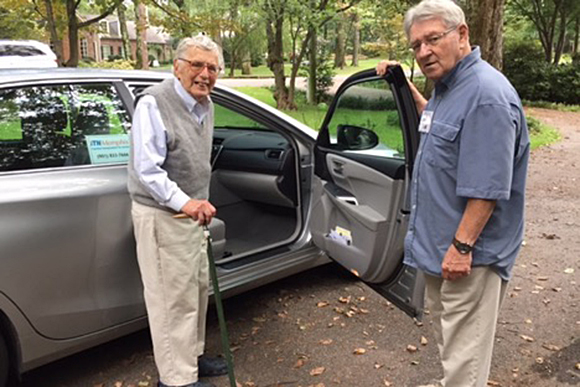 Lester Gingold (left) was ITNMemphis’ honorary 5,000th rider.