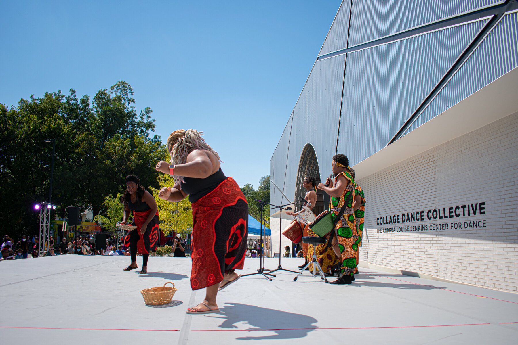 Dancers perform for an enthusiastic audience at Collage Dance Collective's Grand Opening Community Celebration, put on by LEO Events. (HGN / Sarah Rushakoff)