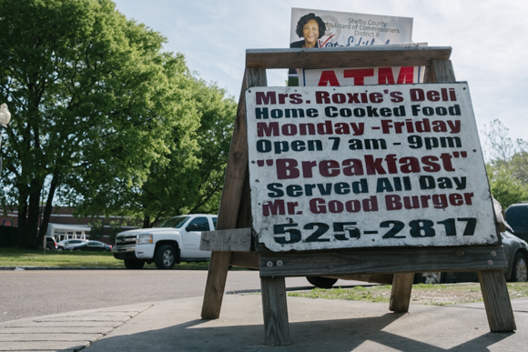 A sandwich board sign draws customers in to Roxie's for breakfast, lunch, and dinner.  (Brandon Dahlberg)