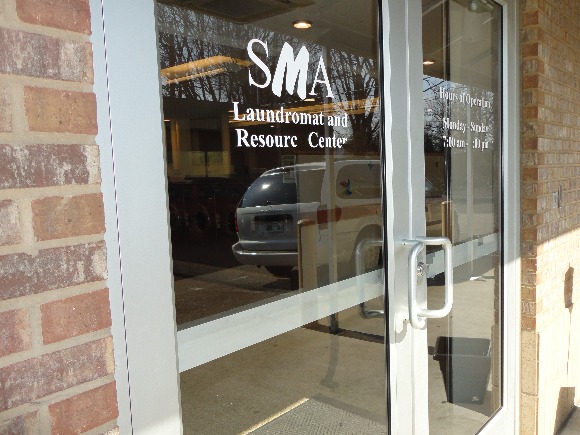 The entrance of the South Memphis Alliance laundromat, located at 1048 S. Bellevue Boulevard. (Tamara Williamson)