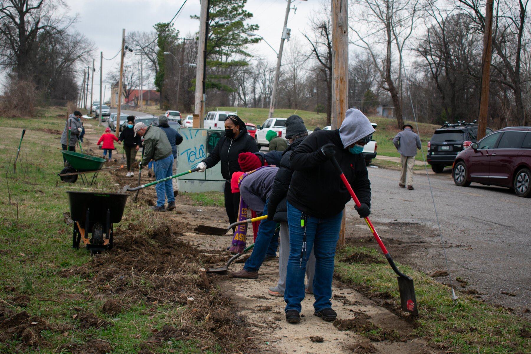 Volunteers with The Works CDC work together to clear a sidewalk along Jefferson Ave. (Sarah Rushakoff)